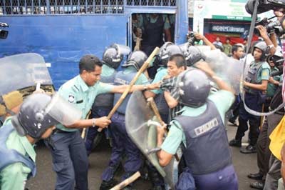 الحكومة العميلة في بنغلادش تعتقل تسعة أعضاء من حزب التحرير في العاصمة دكا