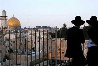 تعليق صحفي: كيان يهود ماضٍ في تهويد القدس وتقسيم الأقصى والحكام ماضون في خيار الاستسلام!
