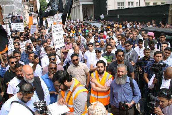 بريطانيا: مظاهرة طالبت جيوش المسلمين التحرك لتحرير فلسطين