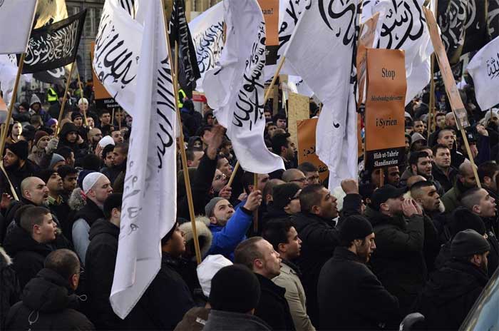 حزب التحرير في الدنمارك يتصدى لحرب الحكومة الدنماركية على الإسلام والمسلمين