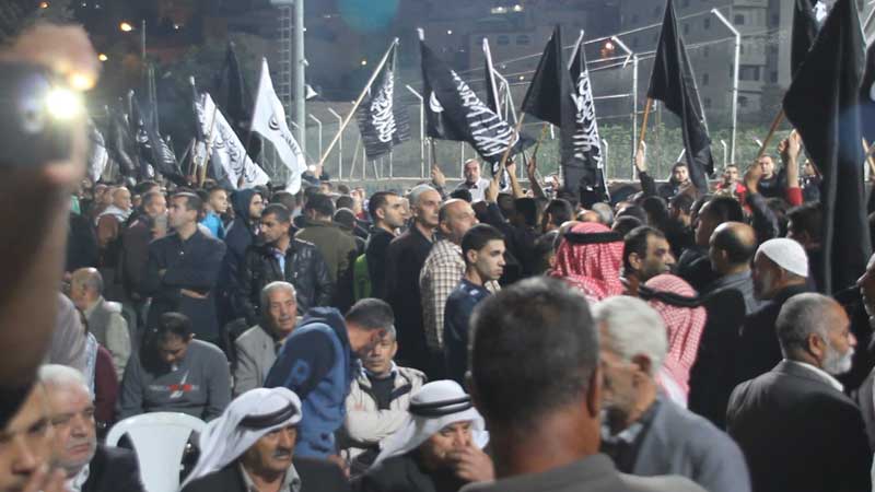 حزب التحرير بالرايات السوداء والألوية البيضاء يقول الإسلام فوق الفصائل والأحزاب