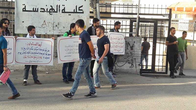 كتلة الوعي في جامعة بوليتكنك فلسطين تنظم وقفة، احتجاجًا على استضافة الجامعة لحفلة غناء