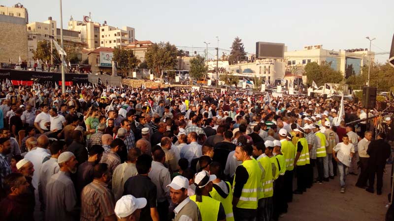 حزب التحرير يعقد مؤتمراً حاشداً للخلافة في ساحة بلدية البيرة في رام الله