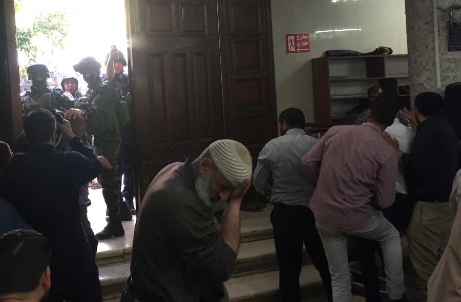  محافظ جنين "ابراهيم رمضان" ومدراء الأجهزة الأمنية لديه يقترفون جريمة بحق الإسلام وأهل فلسطين