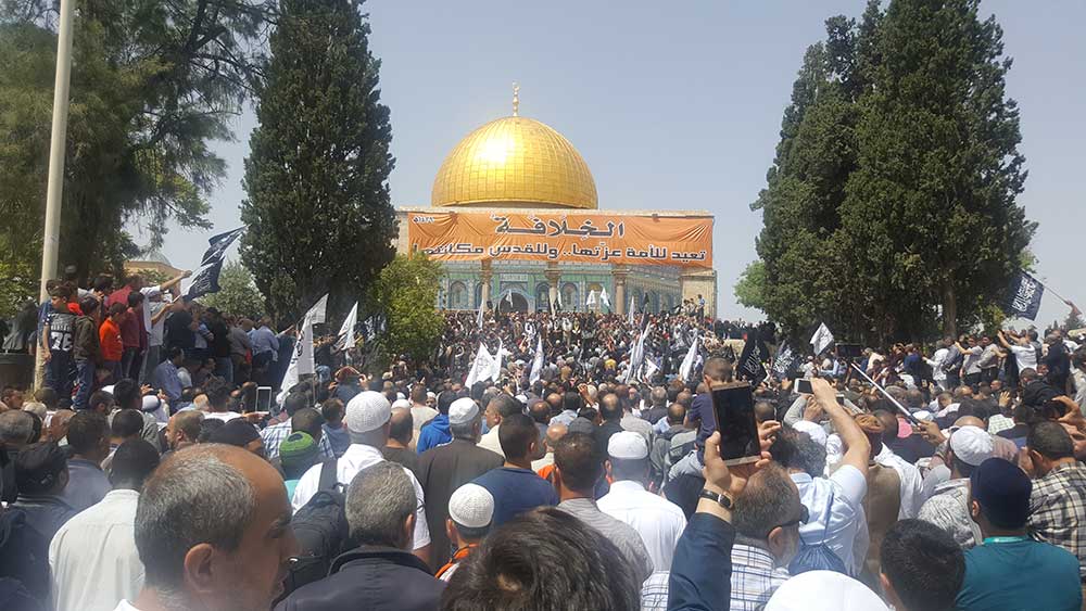 حزب التحرير وأهل بيت المقدس يحتشدون في المسجد الأقصى مرددين "الخلافة تعيد للأمة عزتها وللقدس مكانتها"