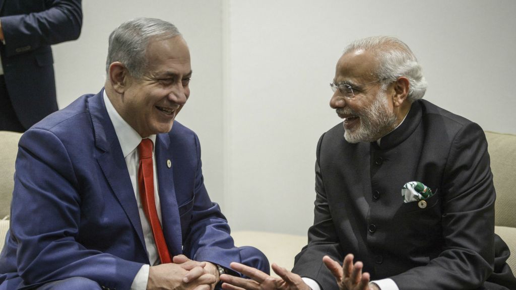 رئيس وزراء الهند عدو كرئيس وزراء يهود فلا أهلا ولا سهلا به في فلسطين