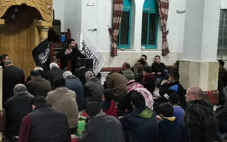 شباب حزب التحرير يعقدون درسا حاشدا في مسجد الروضة بالخليل