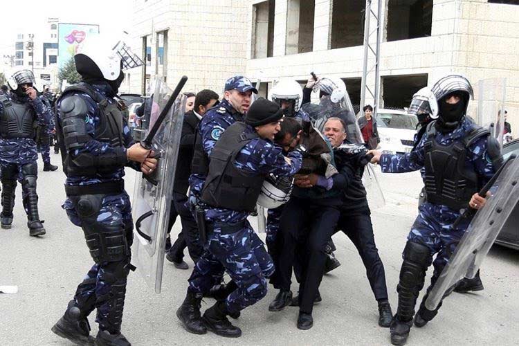 السلطة بإصرارها على اعتقال شباب حزب التحرير تؤكد كذبها بوقف الاعتقال السياسي ومعاداتها لأهل فلسطين