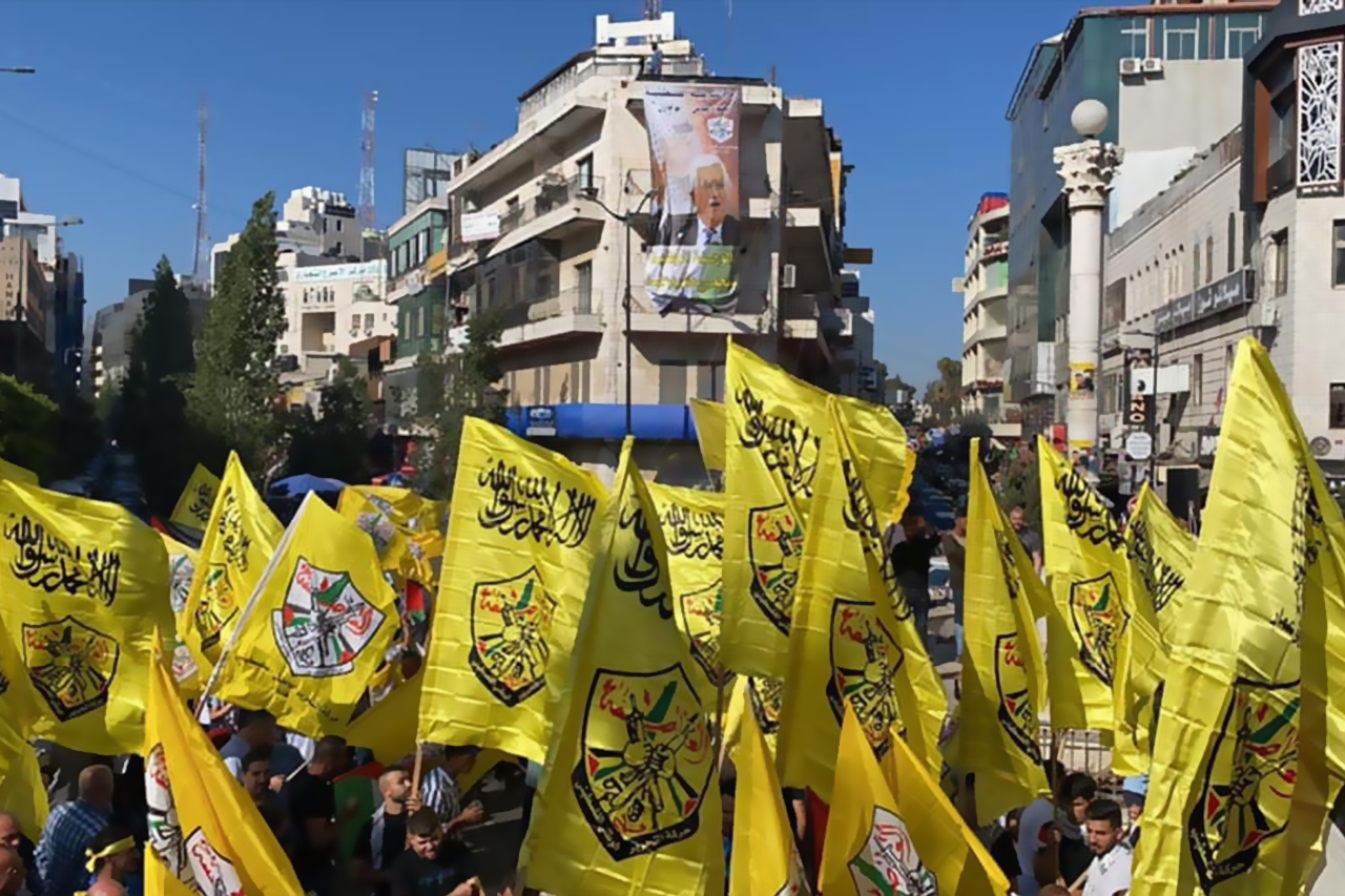 السلطة تدفع بحركة فتح لمواجهة الناس والدفاع عن فسادها وإجرامها