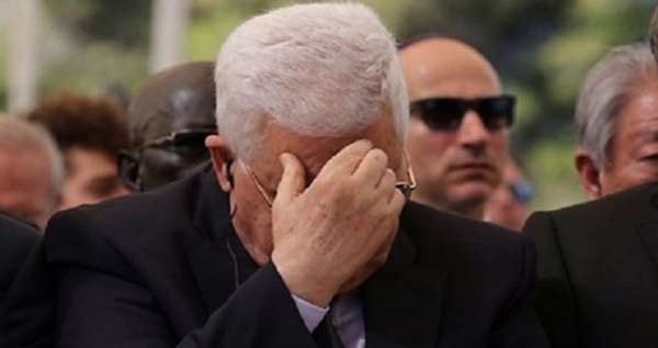 تعليق صحفي: عباس لا ينظر لمعاناة وشهداء شعبه فيسارع بالتعزية بوفاة أكابر المجرمين اليهود!