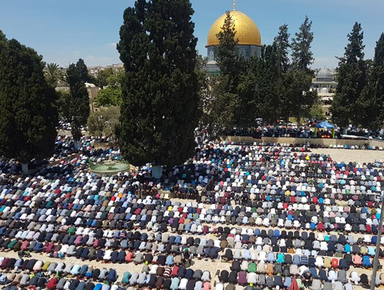 توافد مئات الآلاف للصلاة في الأقصى خير دليل على تمسك أهل فلسطين بإسلامهم ومقدساتهم